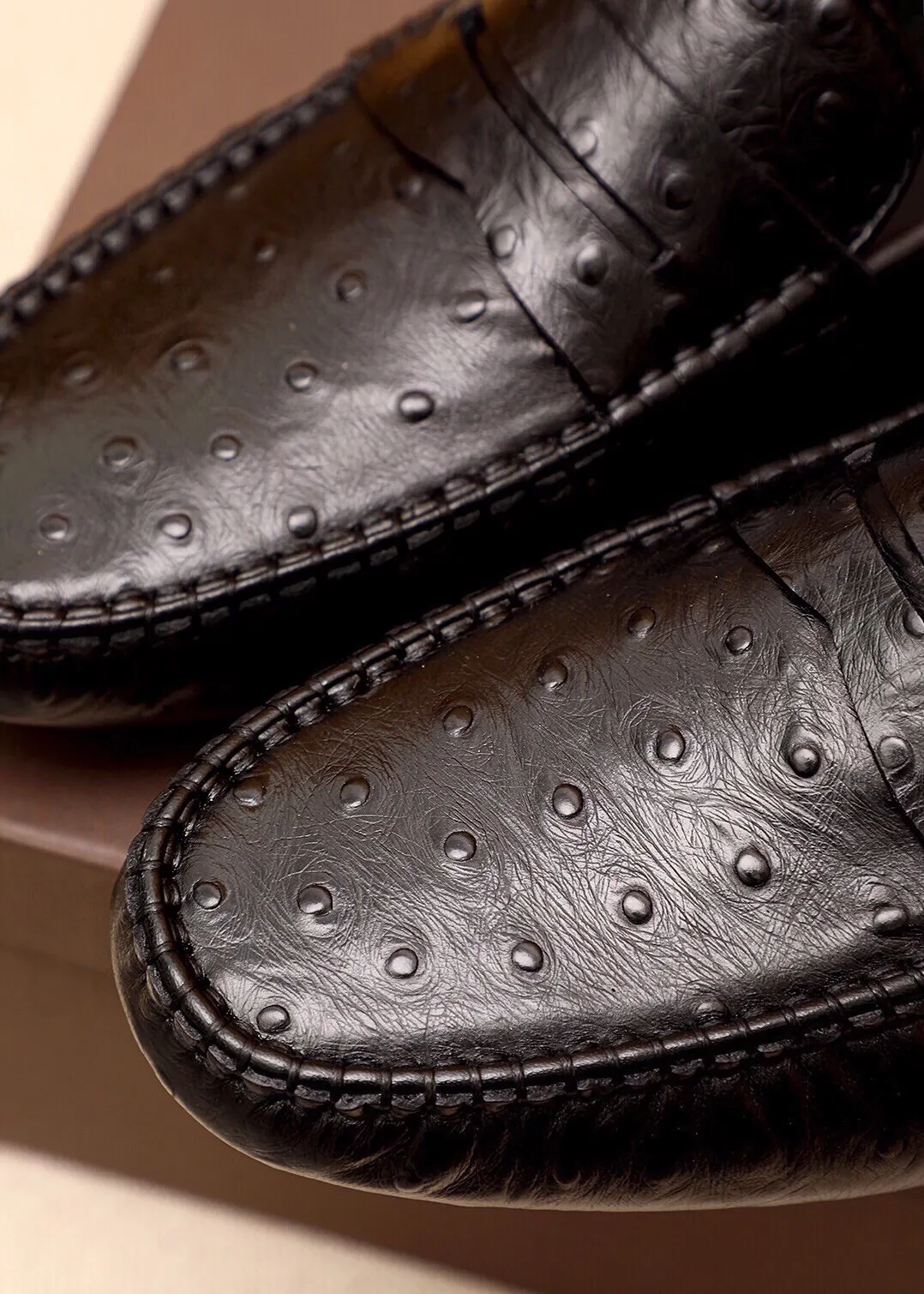 Men's Men's Shoes 💰: 460 💰💐 BV Men's Slip-on Shoes® [BOTTEGA VENETA] Official website counter new model, one-to-one mold opening ⚠Italian calfskin ➕Embossed ➕Cow 🐂 leather lining. Driving slip-ons, available at counters, sizes 38～44 (45🉑️customized)